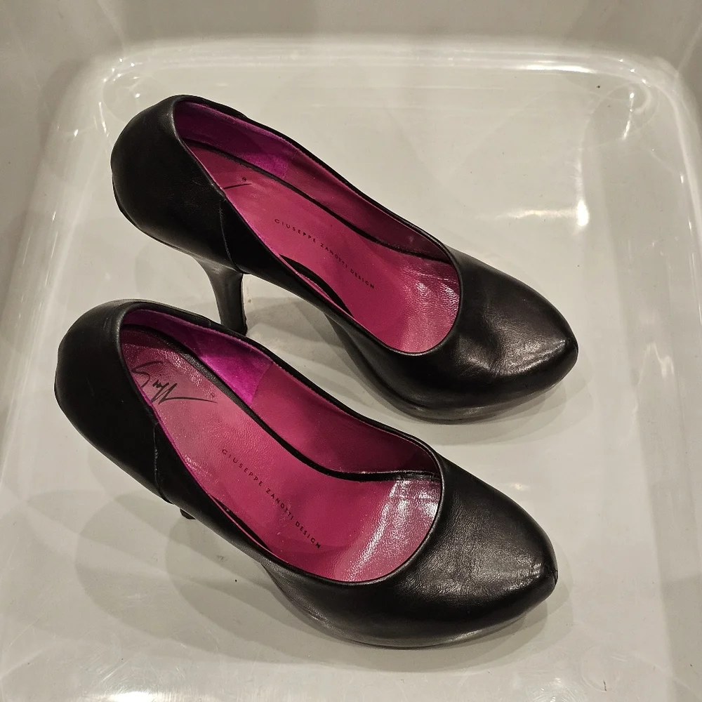 GIUSEPPE ZANOTTI Black Leather Classic Round Toe Platform Pumps (EU 36.5)